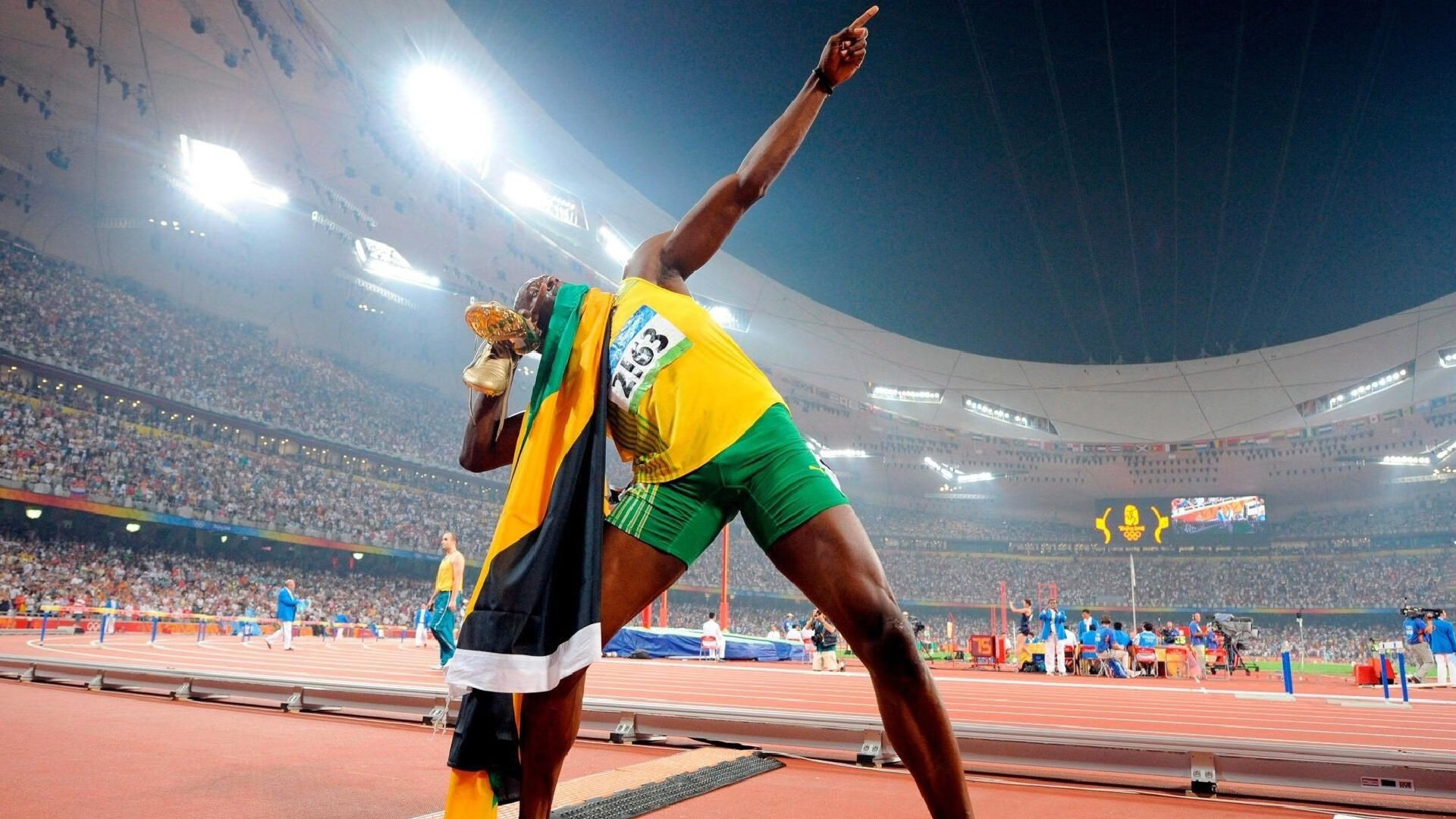 开云平台-绿茵场上的祈祷，那一刻，足球超越了胜负，绿茵场上的祈祷，足球超越胜负的时刻